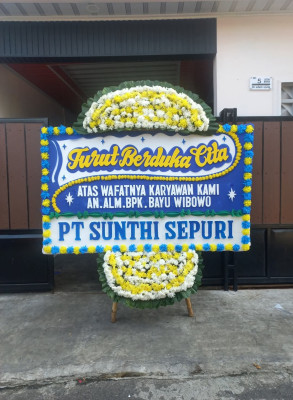 Papan Bunga Duka di Jalan Kereta Api