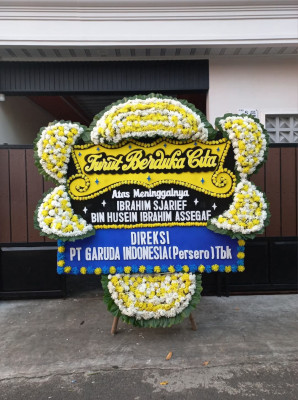 Papan Bunga Duka di Jalan Kereta Api