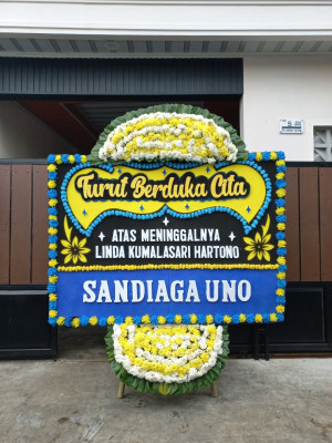 Papan Bunga Duka di Jalan Kereta Api